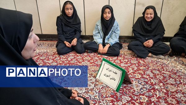 نخستین جلسه شورای دانش‌آموزی مدرسه مادر مهربان خلیل آباد 