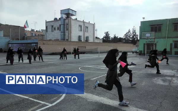هفته بهداشت‌روان و مسابقات ورزشی در دبیرستان نمونه اندیشه شهرستان کاشمر