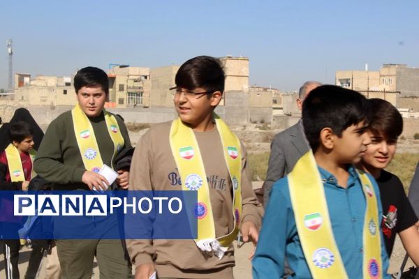 نماز باران در مدرسه نسل آفتاب