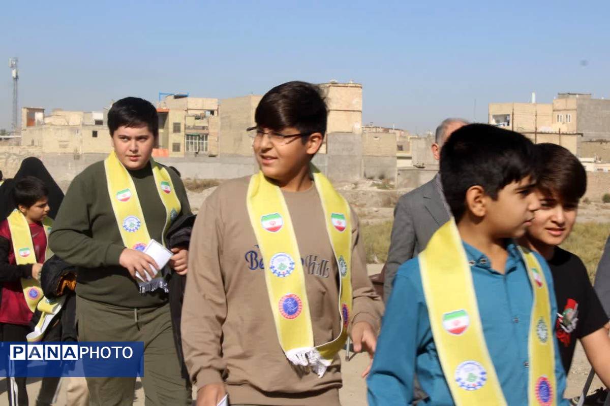 نماز باران در مدرسه نسل آفتاب