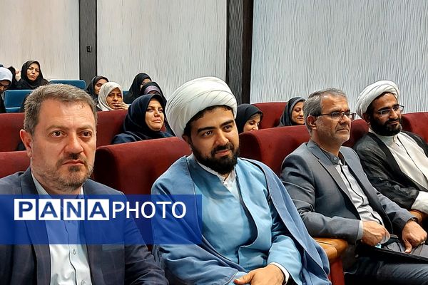 مراسم تجلیل از معاونین پرورشی، مربیان تربیتی و مشاورین مدارس منطقه کهریزک 