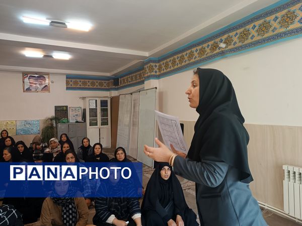 کارگاه آموزشی، برای اولیا دانش‌آموزان در اردبیل