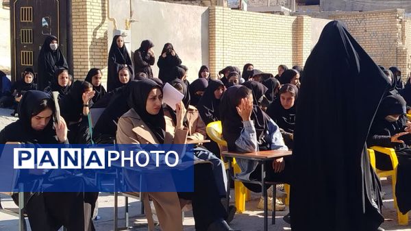 نواخته شدن زنگ انقلاب در هنرستان پروین اعتصامی چاروسا