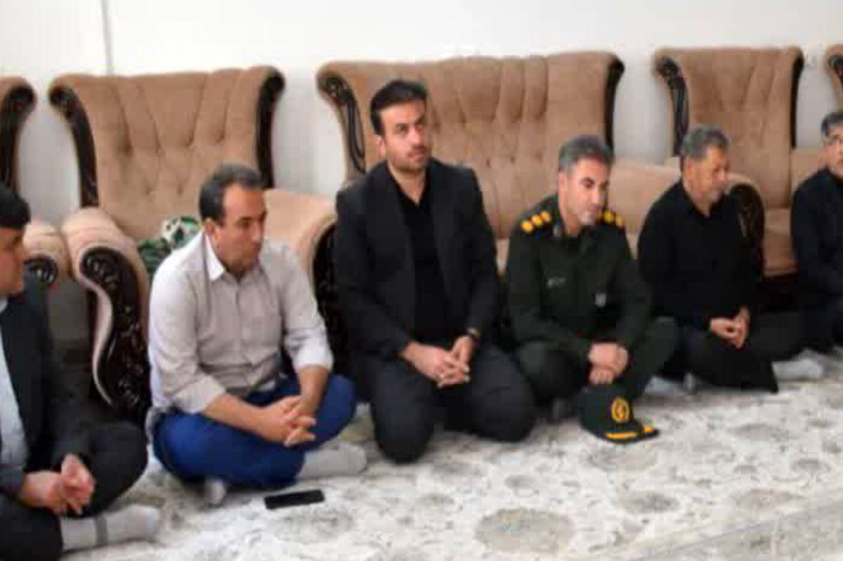 لحظههای لبریز از احترام تجلیل از خانواده شهید رضا رضایی در کوهدشت