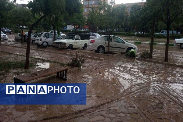 حضور جهادی بسیج و مردم برای کمک به سیل زده مشهد 