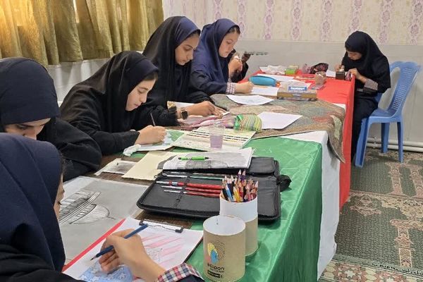 نواخته شدن زنگ استکبارستیزی و گرامیداشت هفته بسیج دانش‌آموزی در دبیرستان شاهد فردوس بافق