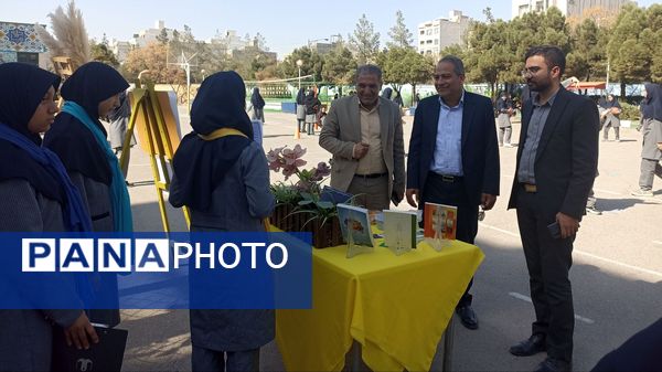 نمایشگاه پیمان مهر در دبیرستان آرمیتا مصلی نژاد