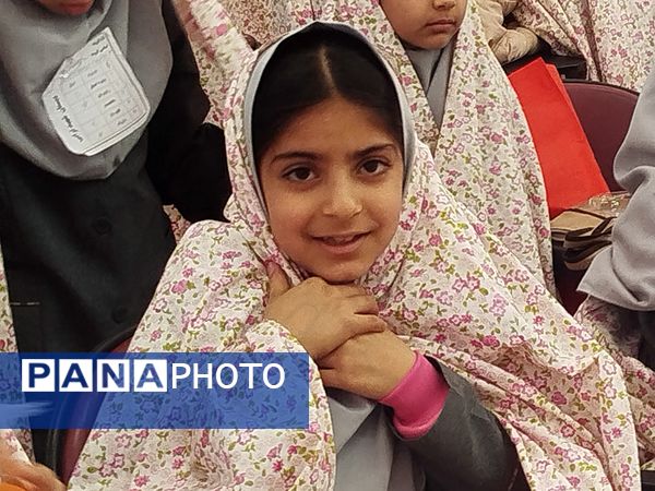 جشن عبادت دانش‌آموزان دختر در کانون فرهنگی تربیتی عاطفه شهرستان کاشمر 