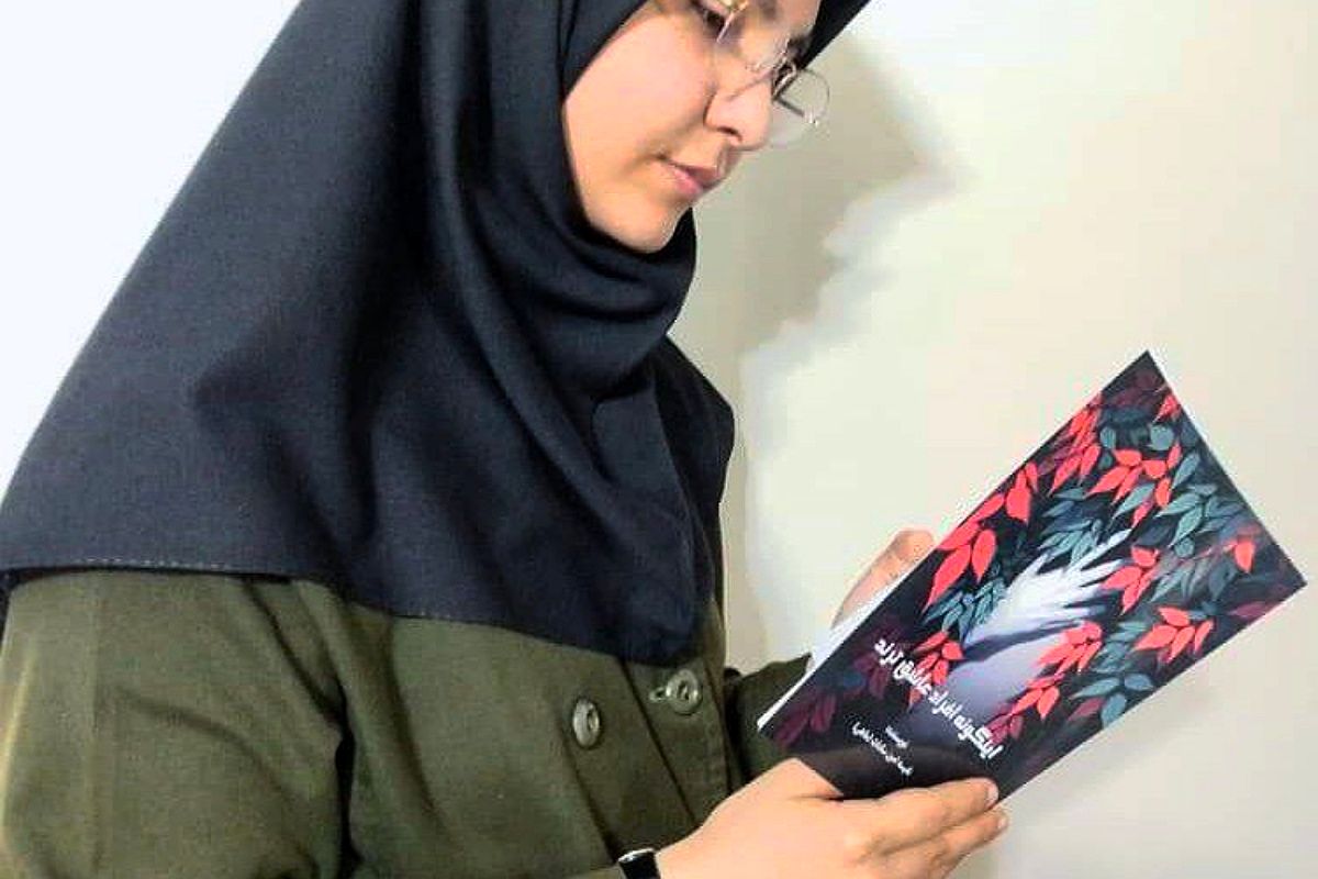 عشق به ادبیات فارسی از کودکی مانند جوانه ای در ذهن و قلبم نهادینه شد