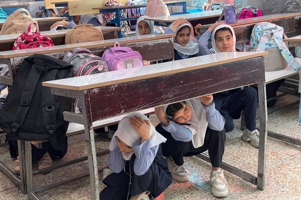 مانور تخلیه اضطراری و آمادگی برای لحظات بحرانی در مدرسه معراج بهارستان‌دو