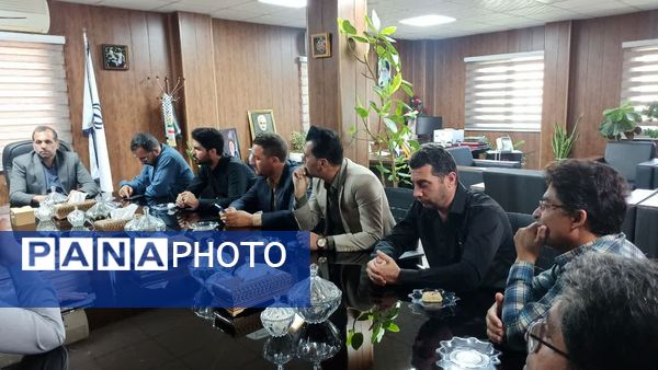 دیدار مسئولان شهرستان قرچک با فرماندار شهرستان قرچک به‌مناسب هفته دولت 