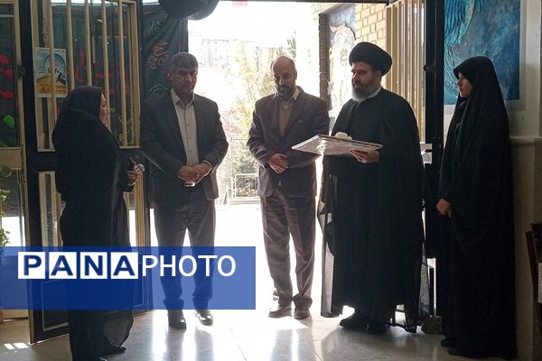  زنگ نماز در هنرستان آفرینش پردیس با حضور امام جمعه و مدیر آموزش و پرورش