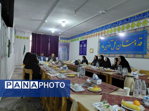 جلسه  مدیران متوسطه اول مدارس در دبیرستان شهرآرا دو