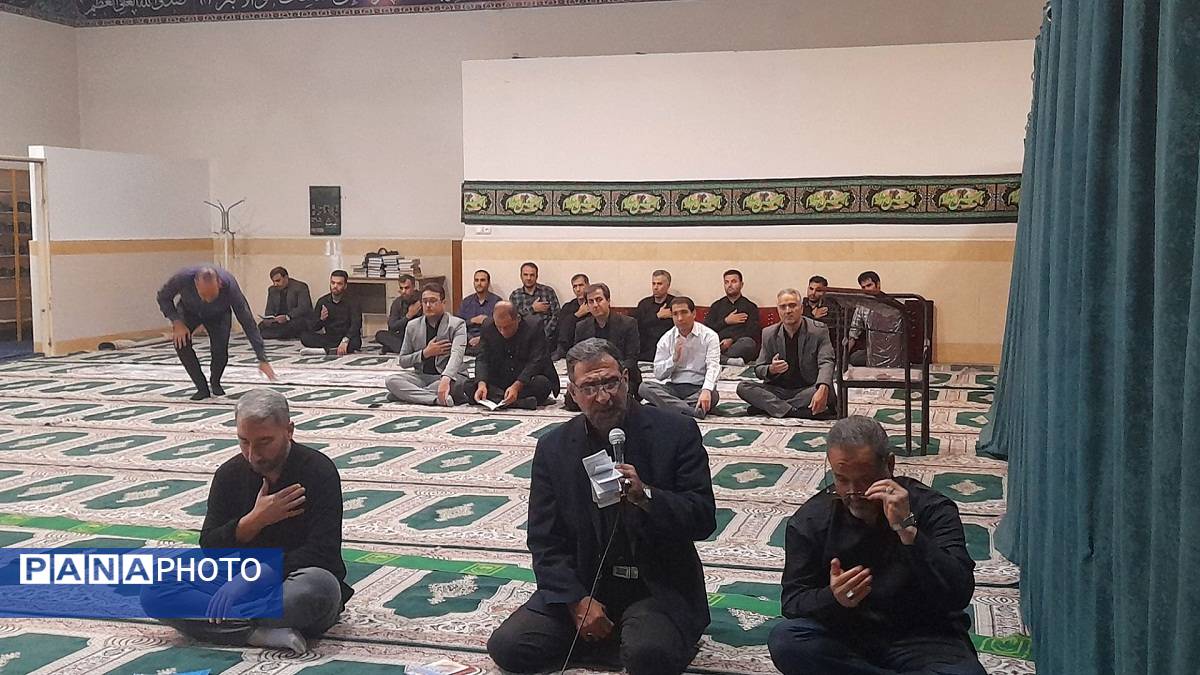 برگزاری مراسم زیارت عاشورا در اداره‌ آموزش و پرورش ناحیه ۴ کرج