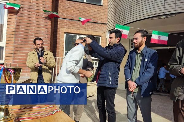 قهرمانی تیم والیبال مدرسه انصارالمهدی در مسابقات منطقه