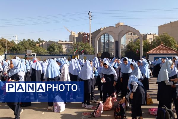 آغاز بهار تعلیم وتربیت در دبستان آرمینه مصلی نژاد ناحیه ۶