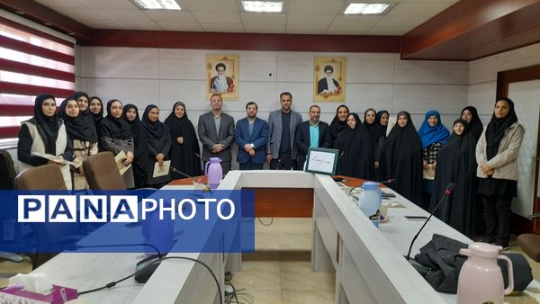 مراسم تجلیل از زحمات بانوان اداره آموزش و پرورش ملارد به مناسبت روز مادر 
