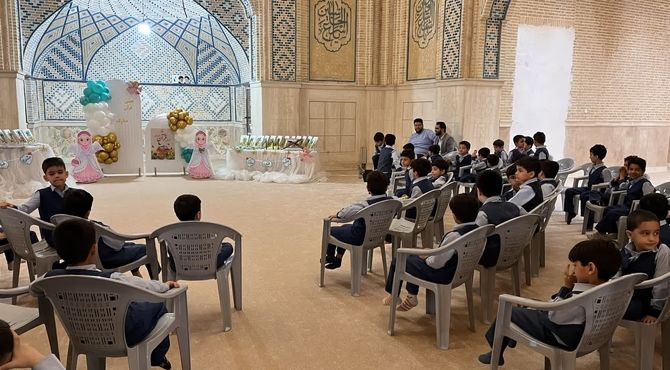 جشن آغاز یادگیری کلام وحی دانش‌آموزان آموزشگاه یاسین میبد