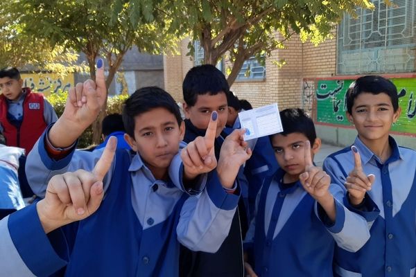  انتخابات شورای دانش آموزی در مدرسه فرهنگ شهیدان تهامی خلیل آباد