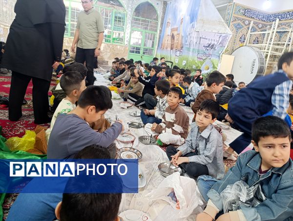 مسجد حسین‌بن‌علی (ع) میزبان لبخند دانش‌آموزان در جشن میلاد دو امام