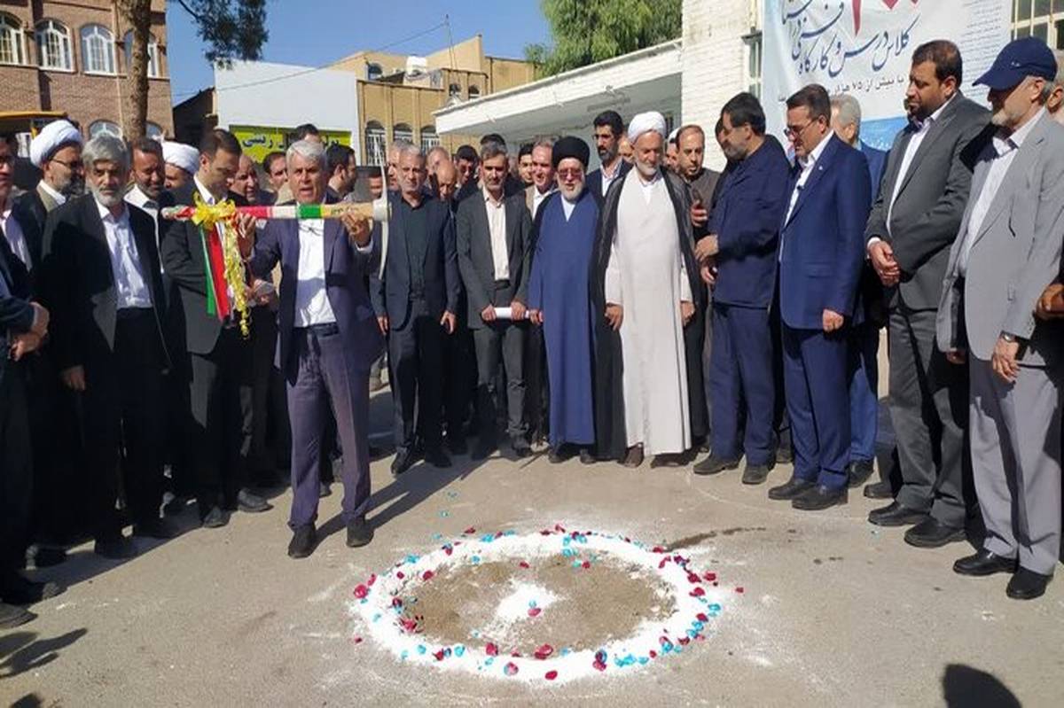 کلنگزنی ۱۳ طرح آموزشی، پرورشی و ورزشی همزمان با هفته دولت در قم
