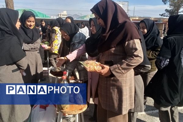 بازارچه‌‌ دانش‌آموزی در‌ دبیرستان‌ نمونه‌ اندیشه‌ کاشمر