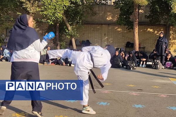 هفته تربیتبدنی در دبیرستان فرشتگان ناحیه ۴شیراز