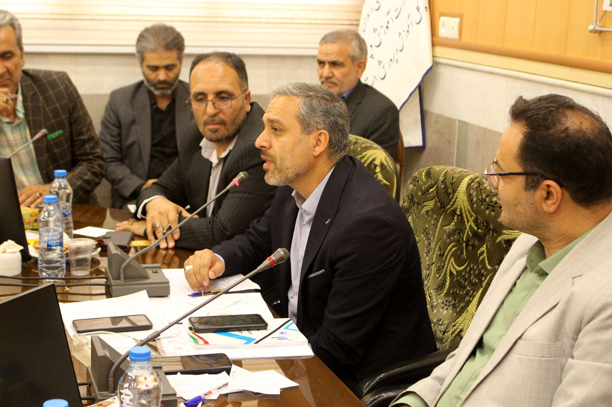هفته معلم باید زمینهساز تکریم عمومی مقام علم در جامعه باشد