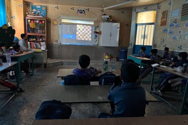 آغاز آموزش شطرنج در مدرسه شهید منصور عامری حاجی‌آباد