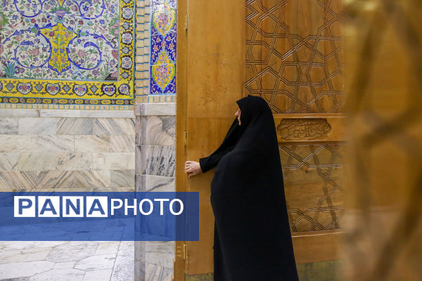 حال و هوای حرم مطهر رضوی در شب وفات حضرت زینب سلام الله علیها