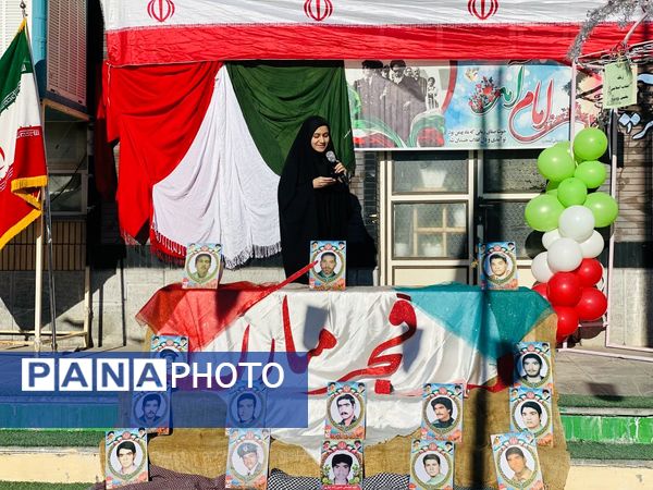 نواخته شدن زنگ انقلاب در دبیرستان نمونه دولتی آمنه(س) 