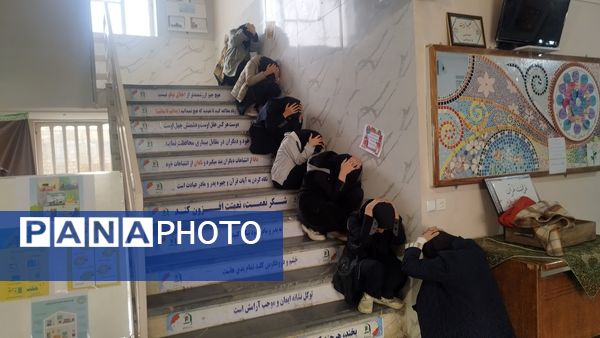 مانور زلزله با صحنه های واقعی در دبیرستان شاهد تکتم