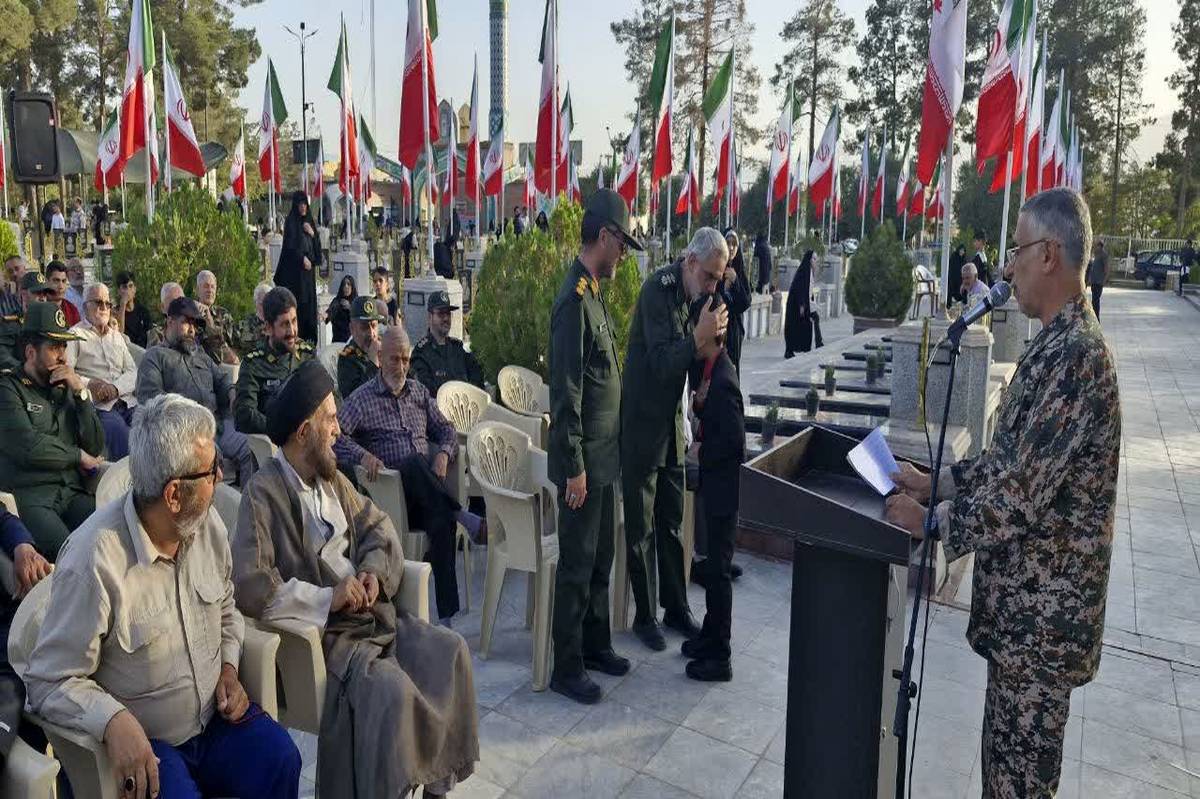 آیین عطرافشانی گلزار ۱۹۰۰ شهید شهرستان کاشان