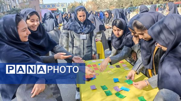  گرامیداشت دهه ریاضیات در دبیرستان آرمیتا مصلی‌ نژاد