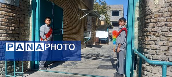 حضور دانش‌آموزان دبیرستان شاهد شهید زیوری پایدار در نماز جمعه اسدآباد 