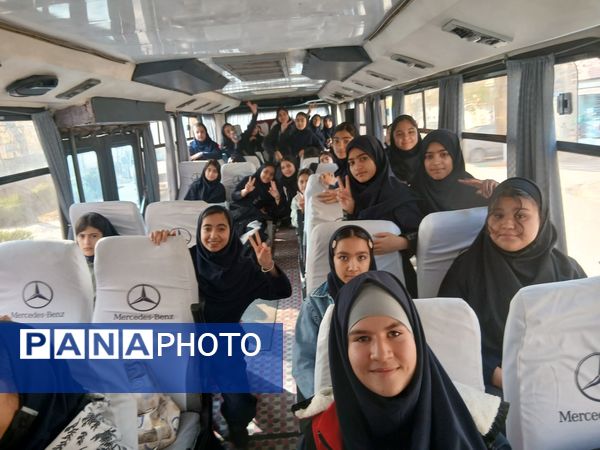 بازدید دانش‌آموزان پایه هفتم دبیرستان میرزا جعفر سروقد از فرهنگسرای انقلاب