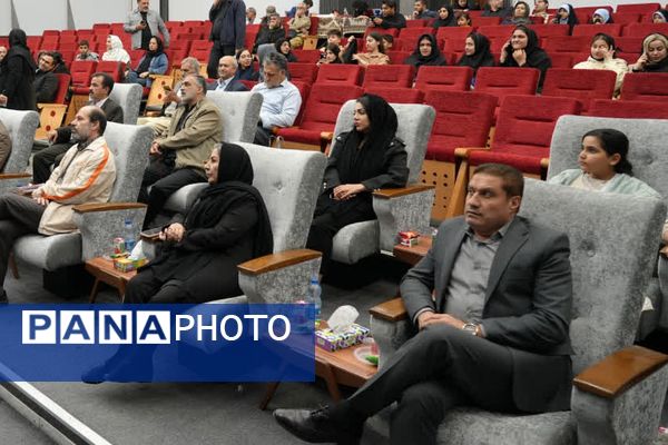 آیین رونمایی از دو اثر فاخر ادبی در شهرداری کهریزک 