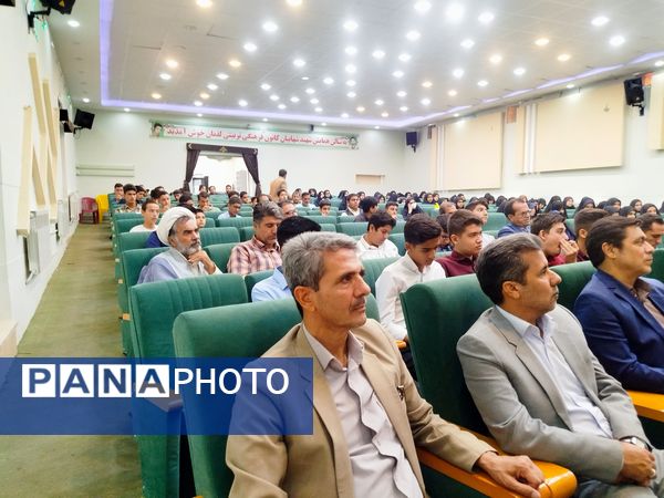 دیدار اعضای تشکل های دانش آموزی با امام جمعه کاشمر