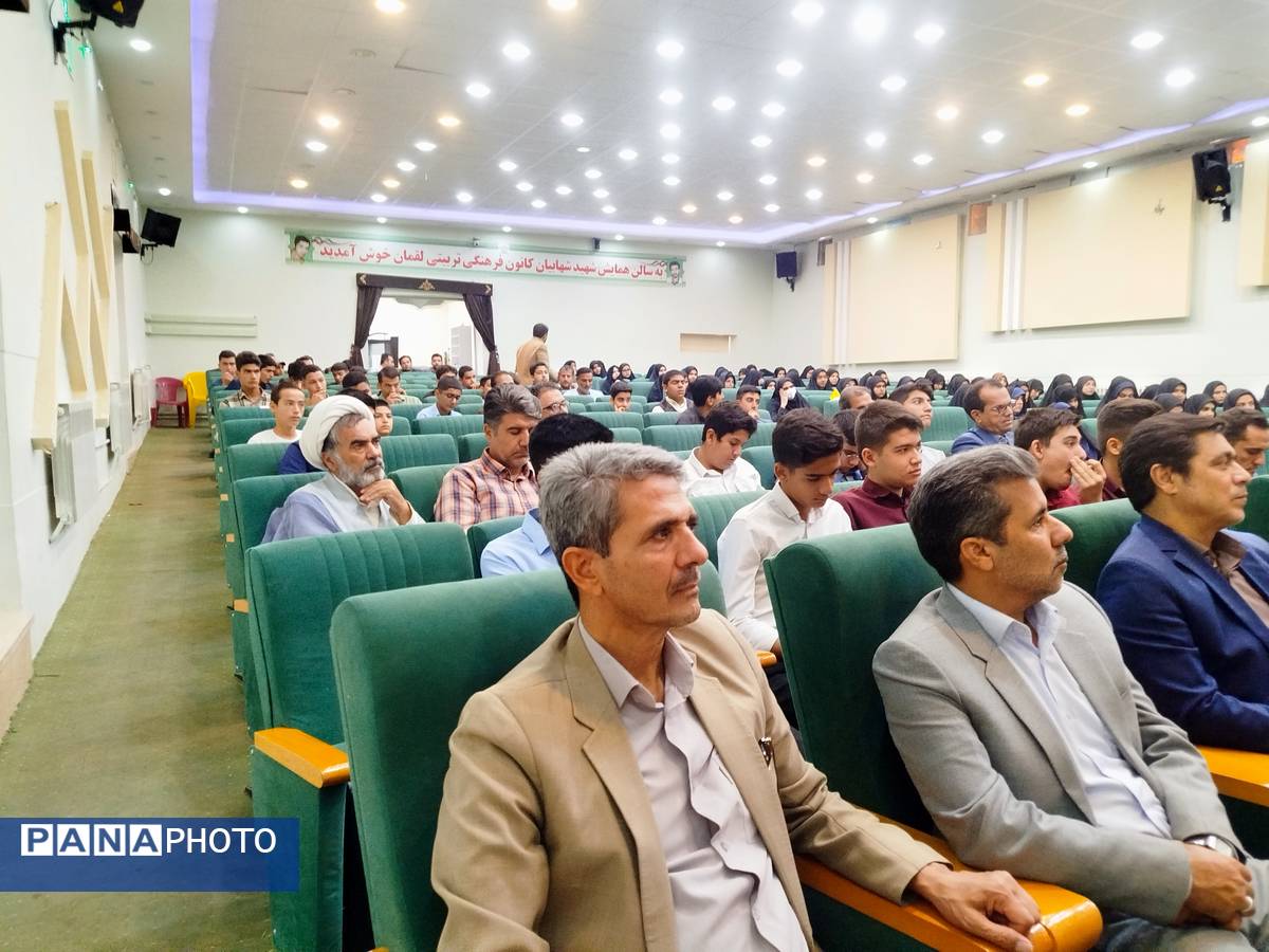 دیدار اعضای تشکل های دانش آموزی با امام جمعه کاشمر