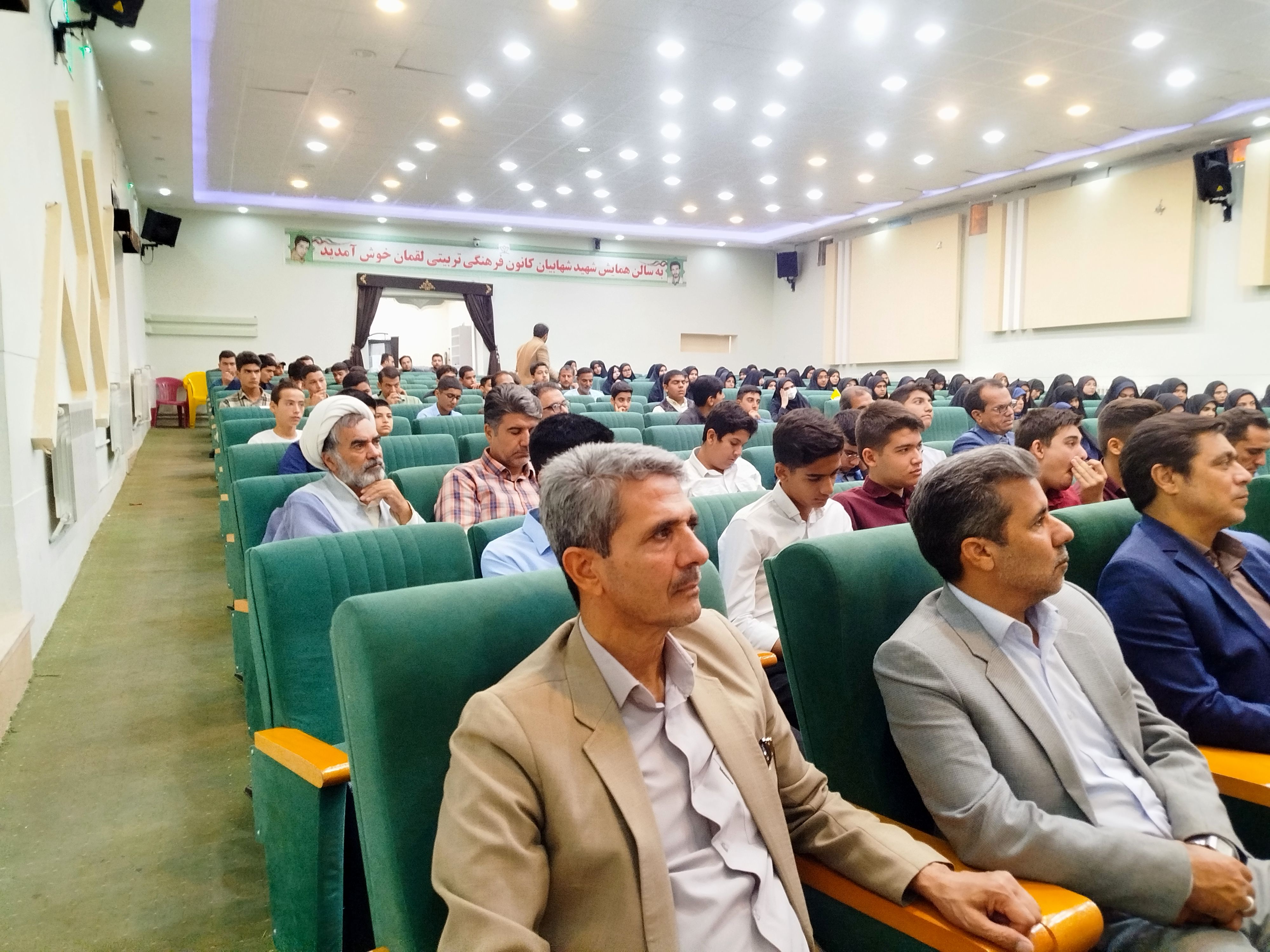 دیدار اعضای تشکل های دانش آموزی با امام جمعه کاشمر