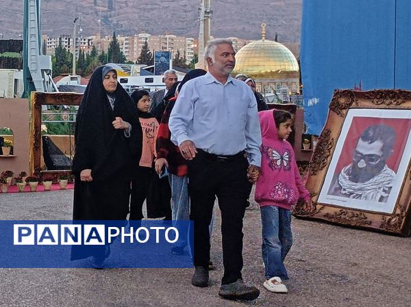 بازدید دانش‌آموزان بسیجی از نمایشگاه بزرگ قله افتخار 