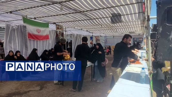 پیاده‌روی زائران در دهه پایانی ماه سفر جاده قدیم نیشابور به سمت مشهد