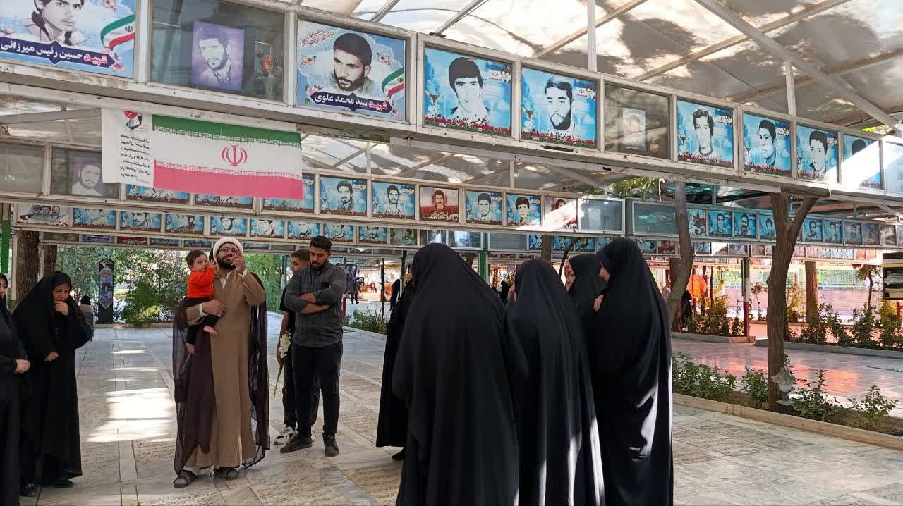 حضور بسیجیان روستای مومن آباد در گلزار شهدای امامزادگان طیب و طاهر و علی بن جعفر(ع)