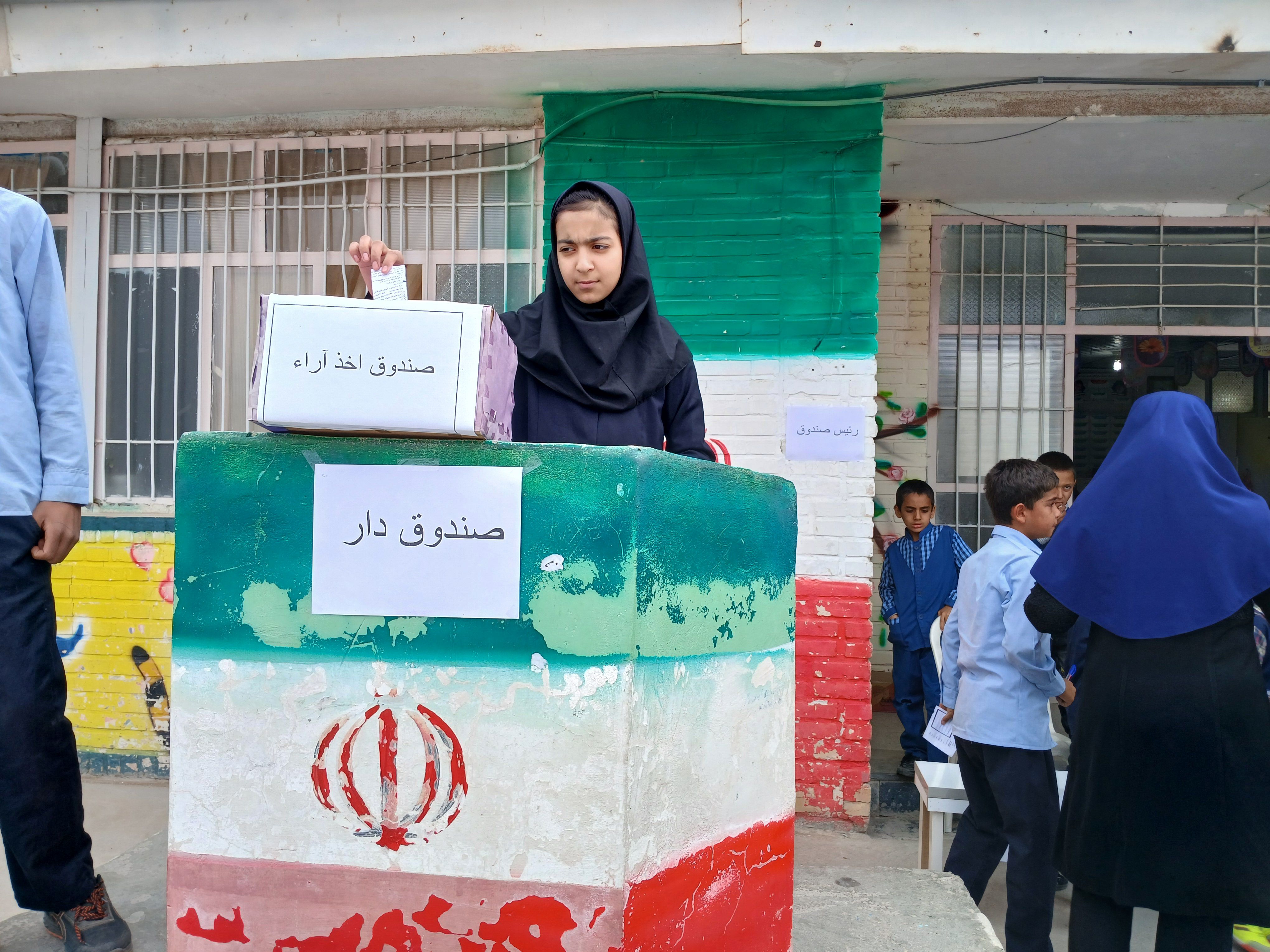 انتخابات شورا‌ی دانش‌آموزی در دبستان شهید‌ دیالمه کاشمر