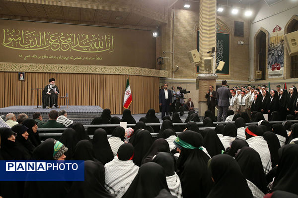 دیدار پیشکسوتان و فعالان دفاع مقدس و مقاومت با مقام معظم رهبری
