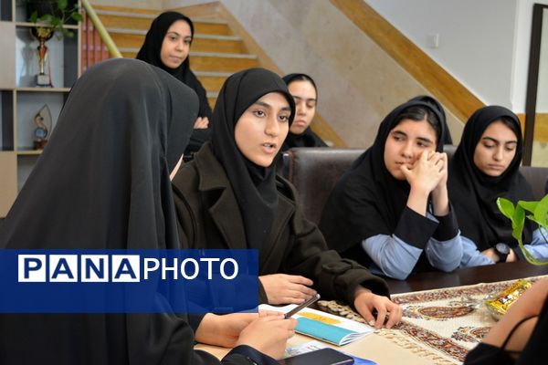 برای اولین‌بار؛ برگزاری کافه ۵۷ در دبیرستان‌ نمونه دولتی ولایت بهارستان‌دو