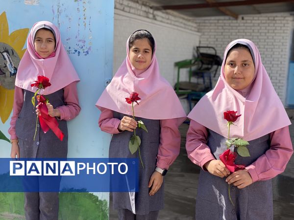 نواختن زنگ جشن نیکوکاری در دبستان زینب قهرمانی مه ولات