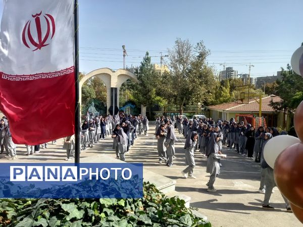 اولین روز مهر در دبیرستان آرمینه مصلی نژاد ناحیه ۶ مشهد 