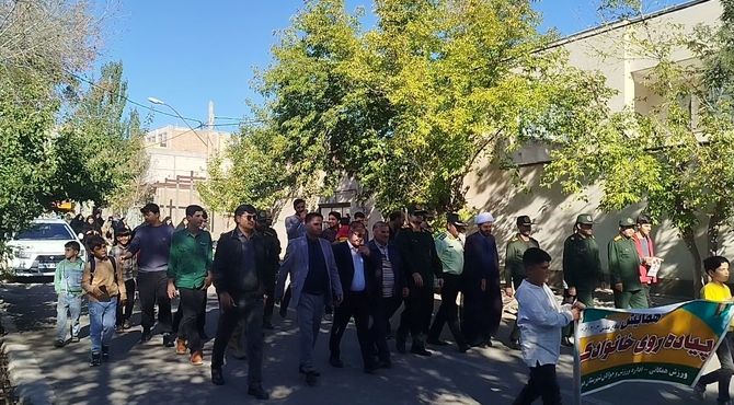 همایش پیاده‌روی خانوادگی در هوراند بمناسبت گرامیداشت هفته دفاع مقدس