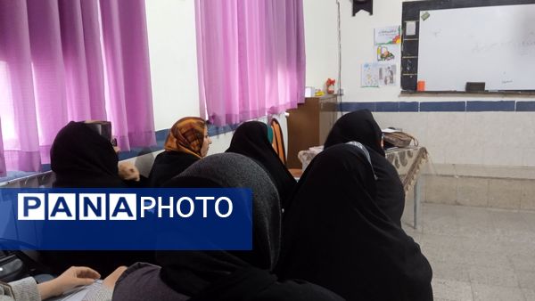 جلسه انجمن اولیا و ارائه کارنامه های هشدار به والدین در مدرسه شهید نجفی فدافن